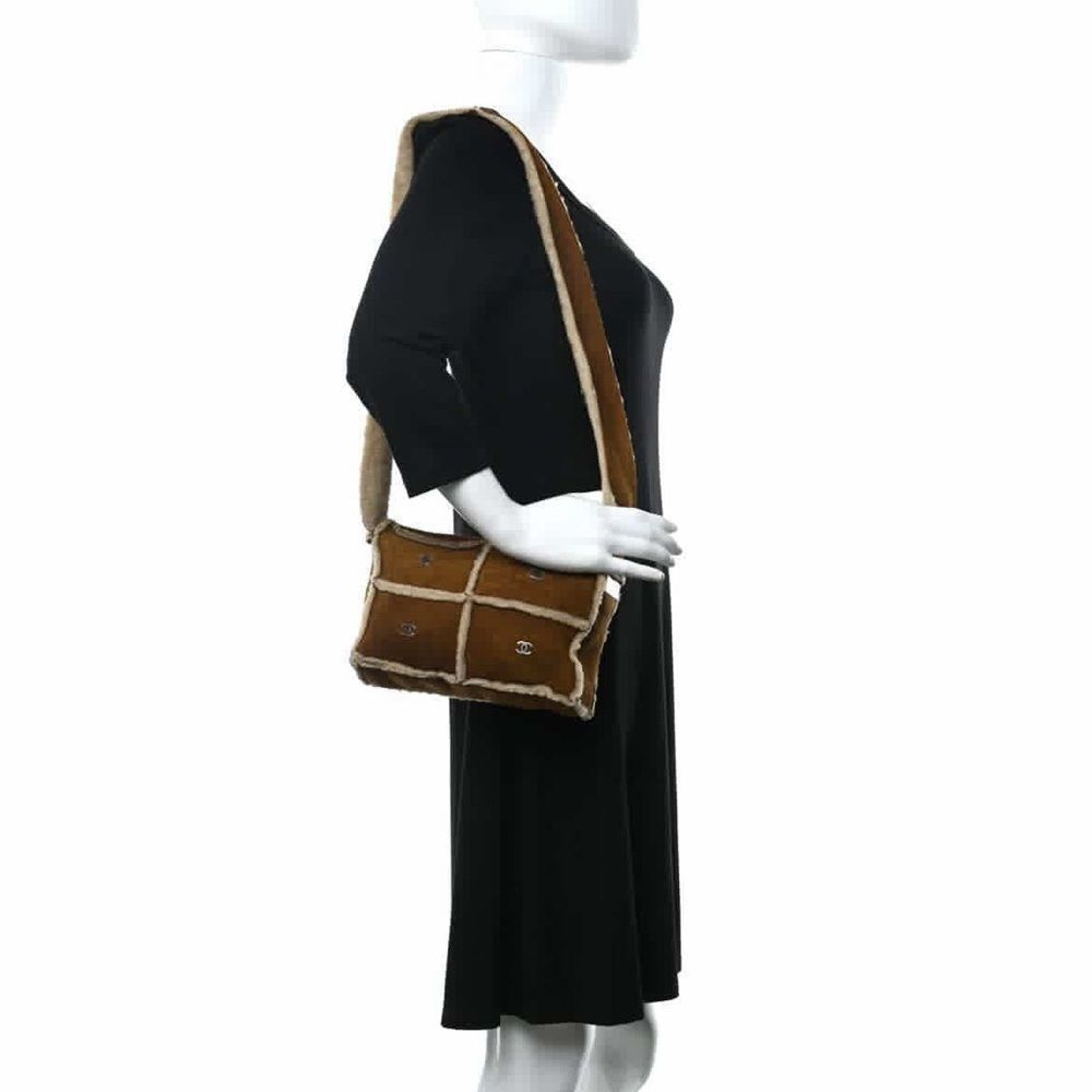 CHANEL Sheepskin Sherpa Shoulder Bag - Picture 9 of 10